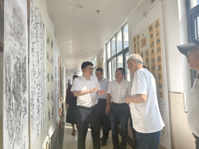 县领导参观“庆祝中华人民共和国成立七十五周年”书画展
