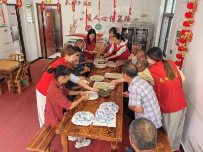 长坪社区：情暖中秋庆团圆　饺子飘香传温情