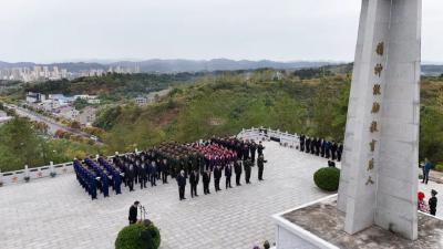 我县举行烈士纪念日公祭活动 