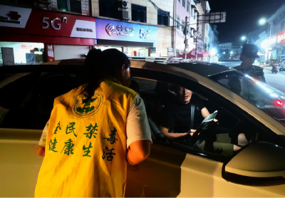 肖堰镇：夜间巡查不松懈　禁毒宣传不停步