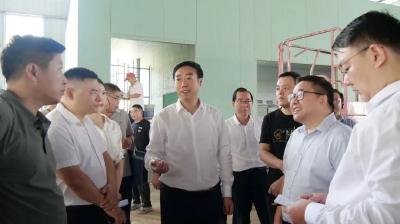 罗兴斌深入项目建设一线宣讲党的二十届三中全会精神，要求加快推进传统产业技术创新和产业升级，奋力推进县域经济高质量发展 