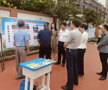 县农技中心开展农业科普日宣传活动