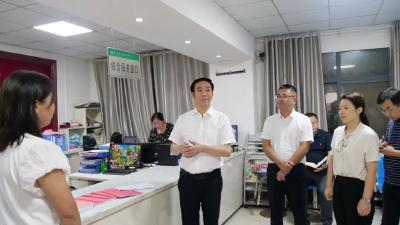 罗兴斌到城关薛坪调研时强调：强化“三资”管理和防返贫监测，推动“群腐”集中整治工作落实落细落小