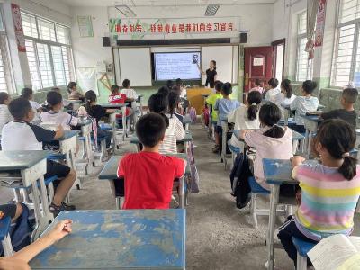 长坪小学：铭记历史　共唱胜利之歌