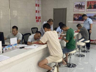 县退役军人事务局：“一站式”服务喜迎退役军人光荣返乡