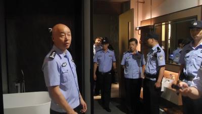 县领导带队开展清查整治行动