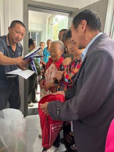​觅水洞村：免费发放油菜籽 耕地轮作促增收