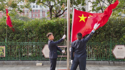 县税务局举行升国旗仪式