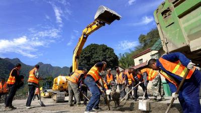 ​三条公路服务百亿重点项目