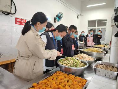 金庙中学：手捧“小”聘书　肩负“大”责任