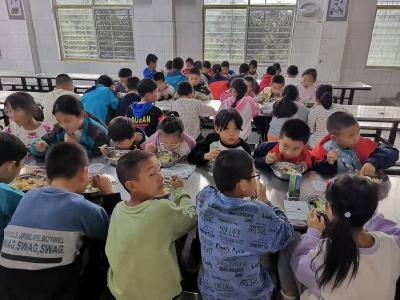 ​东巩小学：打造“放心食堂”，护航学生成长