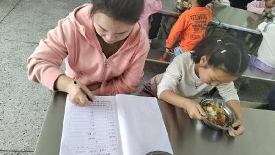 巡检小学：三项举措改善食堂环境