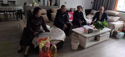 ​县农技中心：“重阳”慰问老干部 浓浓关爱暖人心