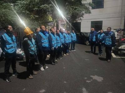 县水镜供水公司：连夜奋战冲洗管网　供水服务“净”无止境