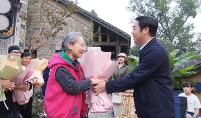 罗兴斌看望慰问电影《放下手机》剧组