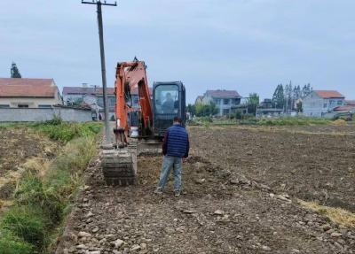 ​胡营社区：人大代表查民情 修建村级连心路