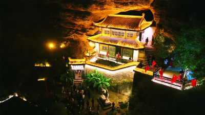 水镜庄景区开启“夜游模式”