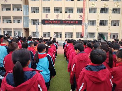 金庙中学：开展排查隐患 守护师生安全