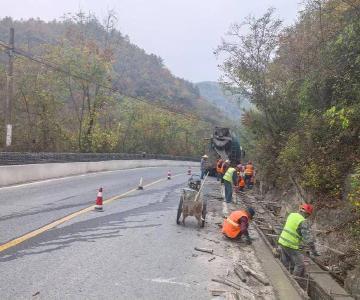 县公路中心启动346国道排水沟改造工作