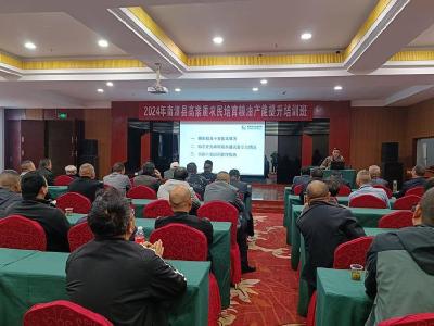 县农技中心围绕粮油产能提升开展培训