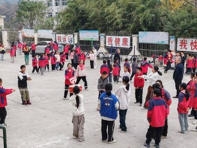 ​奏响阳光三部曲　精彩课间添活力
