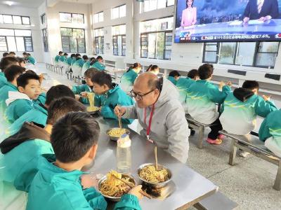 ​九集中学：开展饮食关怀行动　构建校园饮食新生态
