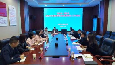 市行政审批局指导我县政务公开工作