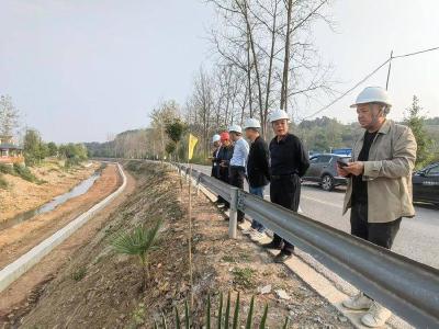 市河道堤防管理局检查我县黑河治理情况