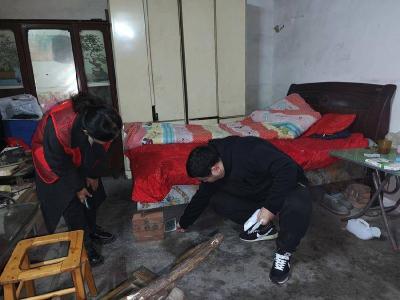 ​城关镇金庙社区开展病媒生物监测活动