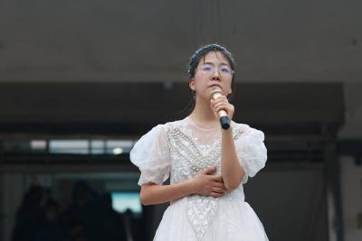 县实验中学：书中会贤友　经典永续传
