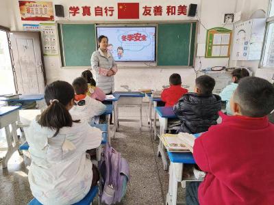 临沮小学：快乐迎新春 安全伴我行