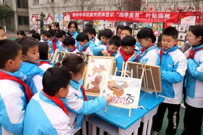“四季美育”展硕果 巧手共铸团结情