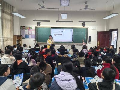 东巩镇开展“12·4”国家宪法日普法活动