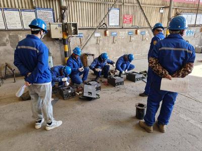 南漳龙蟒磷制品有限责任公司举办电钳仪技能竞赛