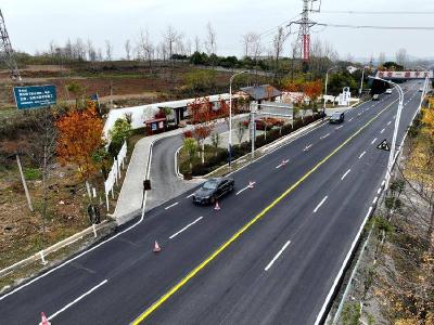 ​305省道路面改造工程完工通车