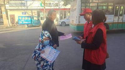 县农技中心开展“12•4”国家宪法日活动