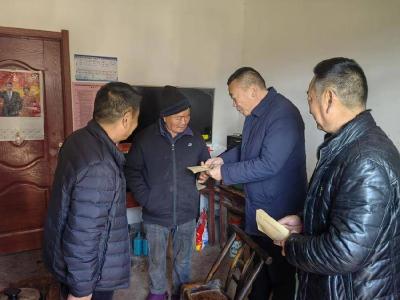 县应急管理局到金镶坪村开展走访慰问活动