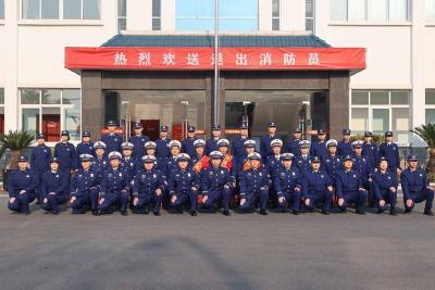 县消防救援大队举行消防员退出欢送仪式
