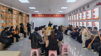 县总工会：手工气球制作　增添职工风采