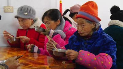 湖北南漳：腊月乡村赶大集 烟火气里品年味