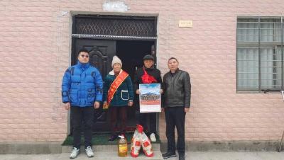​李庙镇为入伍新兵家庭悬挂光荣牌