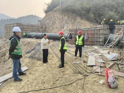 县水镜供水公司：春节保供我在岗 暖心服务“不断档”