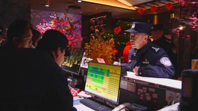 县公安局开展清查整治行动  