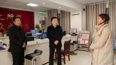 县领导暗访部分镇村森林防火工作