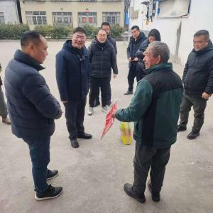 县医保局走访慰问龙门集村困难群众