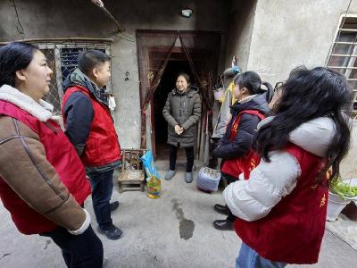 县农路中心走访慰问困难群众