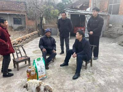 县水利局：新春送温暖 慰问送关怀