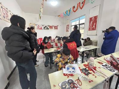​城关镇：“非遗”剪纸添新意　禁毒宣传入人心