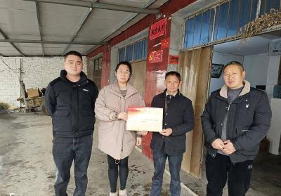 清河管理区：为现役军人家属送立功喜报