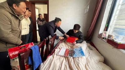 九集镇：节前慰问送关怀 岁寒情深暖人心